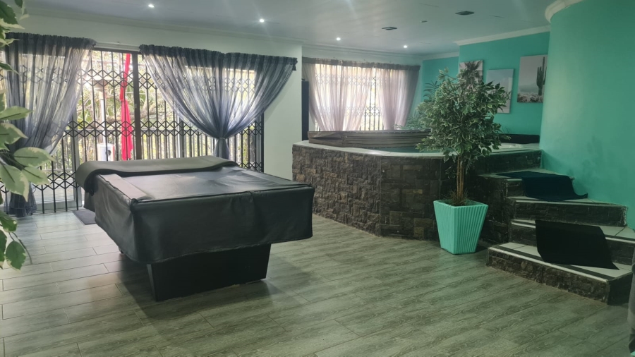 5 Bedroom Property for Sale in Protea Park North West